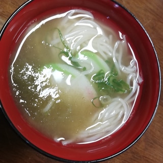 かまぼこととろろ昆布のにゅう麺